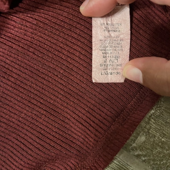 Maroon Long Sleeve Crop Top Burgundy Long Sleeve Button Down Shirt Size Large - Picture 3 of 10